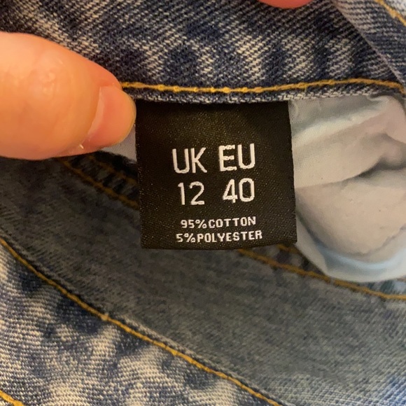 Pretty Little Thing Ripped Knee Straight Jeans - Picture 5 of 5